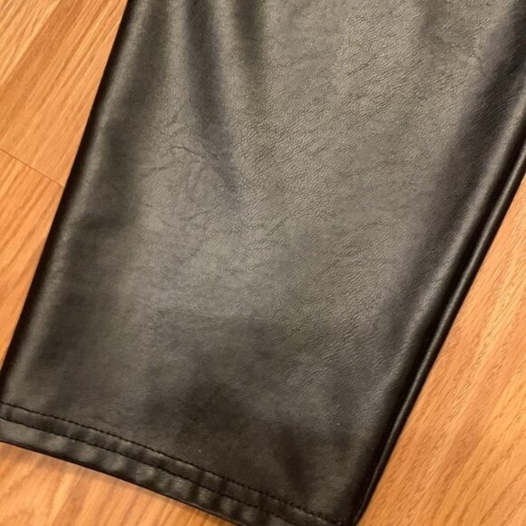 Black Pleather Pull On Pants Estimated - Picture 3 of 7